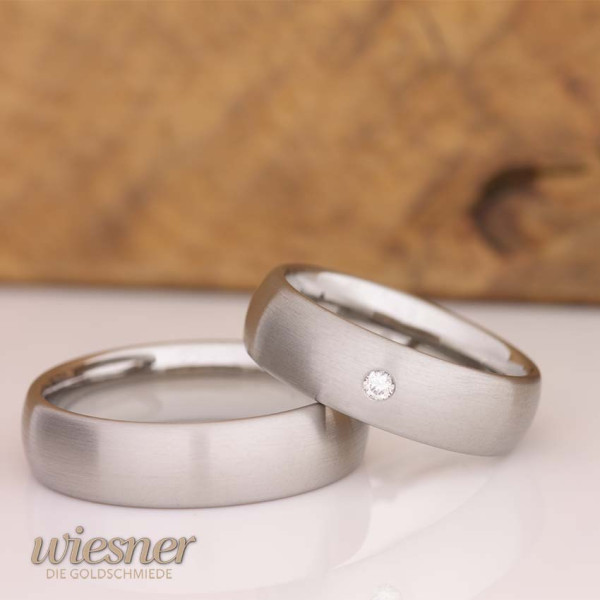 Trauringe-Edelstahl-matt-Diamant-Paar-EDS-0002