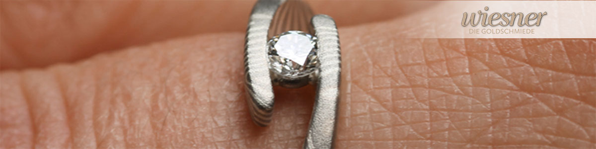 Verlobungsringe in Weißgold mit Diamant